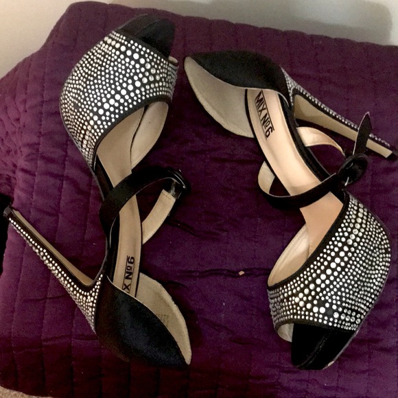 Sparkles on heels - Picture 3 of 4